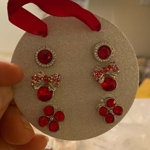 Kohl’s Gift Earrings Red